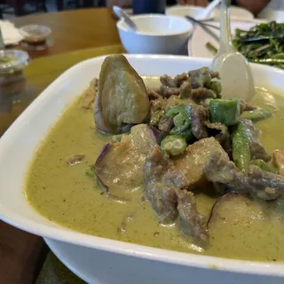 E29. Green Curry Beef