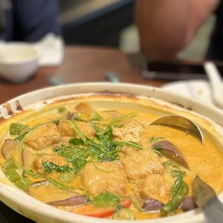 E48. Curry Fish Head Claypot