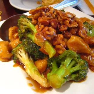 Walnut Broccoli Chicken