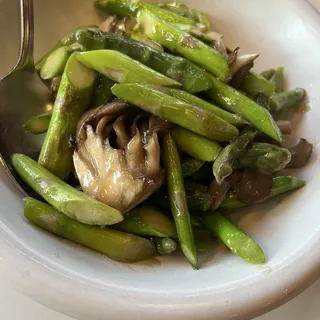 Sauteed Organic Mushroom with Asparagus