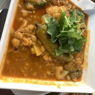 Burmese Style Vegetable Curry Deluxe