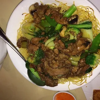 Stir-Fried Chow Mein Noodle w/ Beef