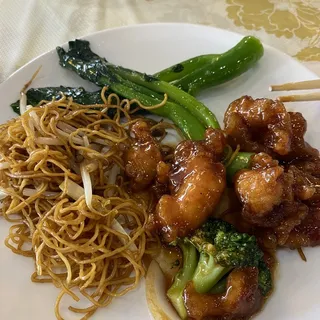 Stir-Fried Chow Mein w/ Soy Sauce