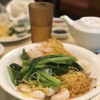 Seafood and Vegetable on Pan-Fried Chow Mein Noodle