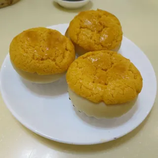 Baked Creamy Egg Yolk Bun