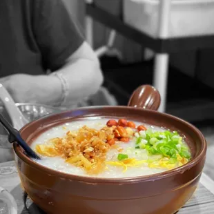 Sampan Porridge | @whaevaeats