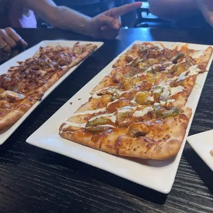 Buffalo chicken flatbread