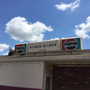 the sign on the roof of the restaurant