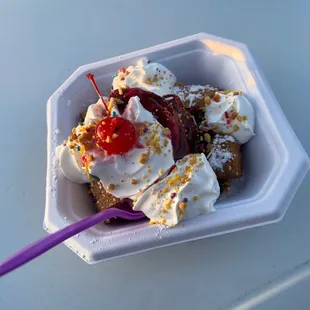 Raspberry cheesecake special sundae