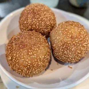 Crispy sesame seed balls