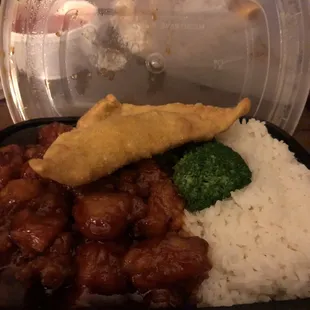 General Tso's chicken with steamed rice and broccoli. And a crab Rangoon for good measure.