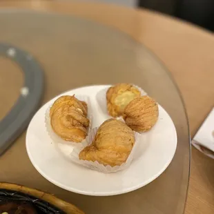 Crispy durian puff