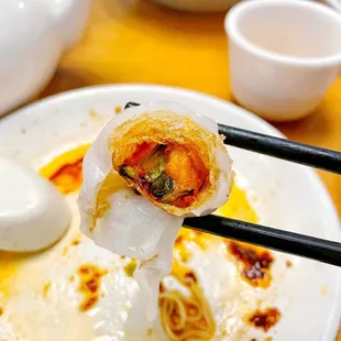 Rice noodle roll with crispy shrimp