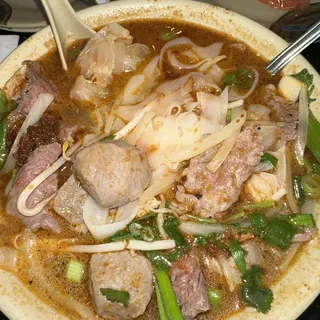 14. Beef Tripe with Turnip Noodle Soup