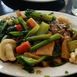 38. Seafood with Chinese Broccoli Chow Fun