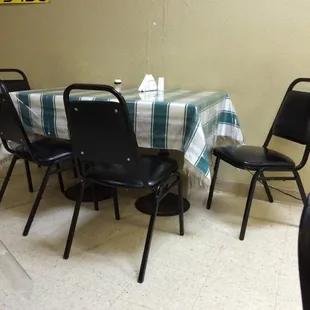 Sweet little tables&apos;