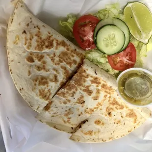 Quesadilla de la carne que guste con ensalada a lado $7.00 

Quesadilla with meat of choice and a side salad for $7.00