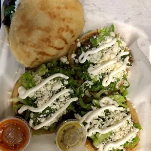 Sabrosos Sopes y gorditas de asada
Delicious steak sopes and steak gorditas