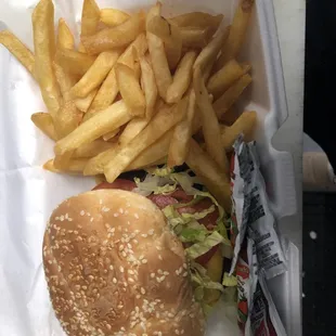 Regular hamburger with fries $6.00
Hamburguesa con papas $6.00