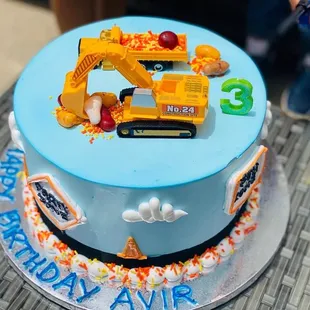 Chiffon vanilla cake with mango filling