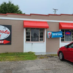 Minneola Grill outside - do not keep driving!  Check this little diner out!