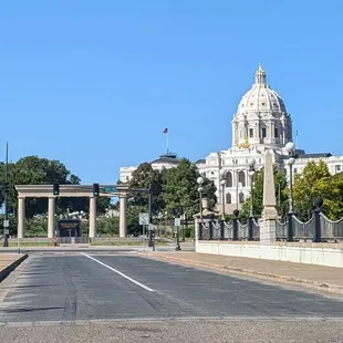 Minnesota State Capitol with the Peace Officers Memorial