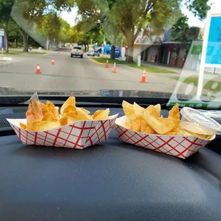 I heart garlic wontons from Que Veit! Got 2 to go!