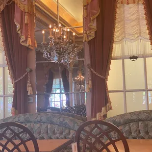 Elegant furnishings for breakfast 6-26-22