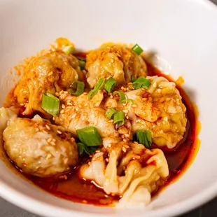 Wonton with Chili Sauce (Pork and Shrimp)