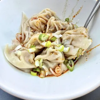 C7. Pork Wonton with Chili Sauce (8pcs)