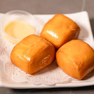 D10. Deep Fried Mini Buns (3pcs)