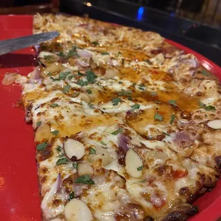 Highly recommend the Hawaiian on cauliflower crust. (As pictured)