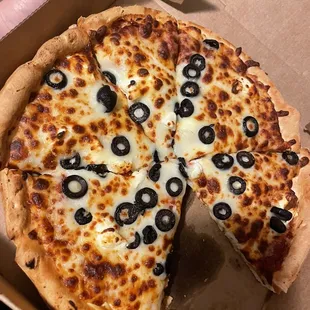 Poor distribution of olives and cream cheese, both skimpy for the price