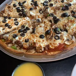 Gluten Free crust Jumbo Combo (light on the sauce) garlic butter