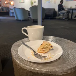 Oat milk latte, Cranberry scone