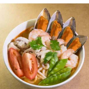 Thai bowl ! Hot &amp; spicy seafood noodle soup bowl !