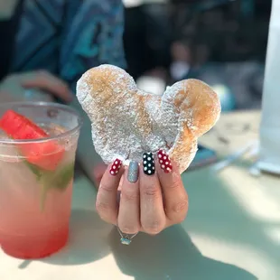 Beignet and nails heheh