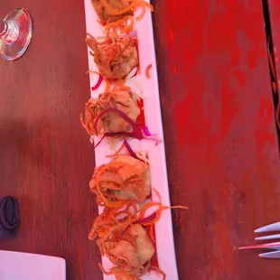 Cream cheese - crab - avocado Wonton