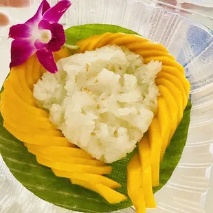 Amazing mango sticky rice in heart shape