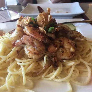 Prawn & Scallop Garlic Noodles "Tom Mi Xao Toi"