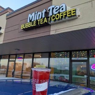 Large raspberry tea with coconut jelly