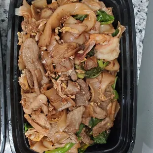 Pad Se Ewe Flat Rice Noodle