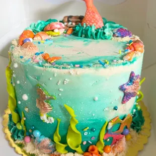 Mermaid cake: Passionfruit ice cream and chocolate cake