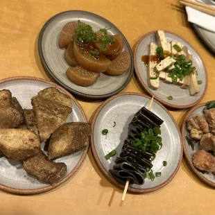 Various dishes from the starters section (Luwei and fried snacks)