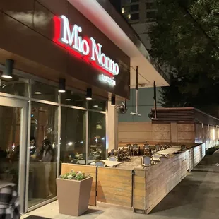 the outside of the restaurant