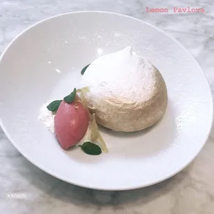 Lemon Pavlova