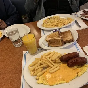 Came back for the Turkey sausage just now!! 10/10!! AMAZING! This became my new favorite diner- the food tastes soo good!