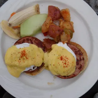 CLASSIC EGGS BENEDICT