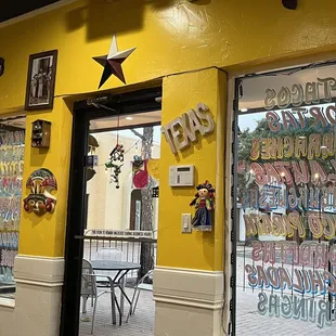 the outside of the restaurant