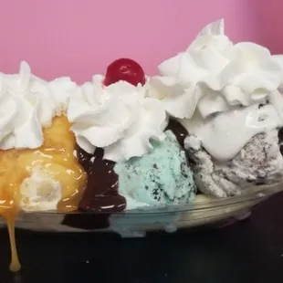 Special flavor banana split. Get all your favorite flavors in one boat.